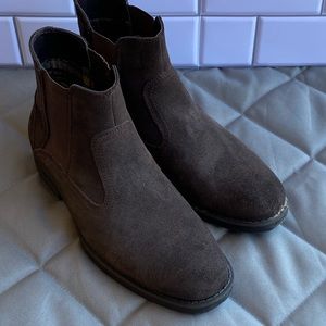 Chaps Brown Suede Boots